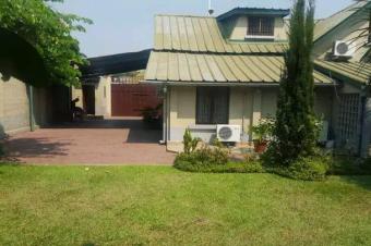 Villa  louer  Gombe 7000 dollars avec piscine jardin 5 ch 4 salles de bains visite sur rdv