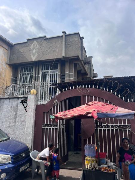 Parcelle plus maison  vendre dans la Commune de Matete  Quartier Baboma
