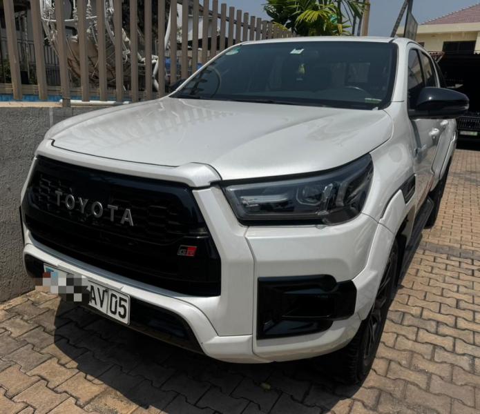 TOYOTA HILUX GR  Prix 53.000 a discuter   Anne de fabrication  2023  15.000 KM  Automatique diesel   Volant gauche  Localisation Ma campagne