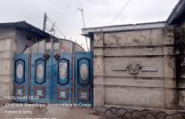 Parcelle avec 3 maisons en vente – Quartier Terre Jaune, N’sele (Réf. École Saint Léon)  mediacongo