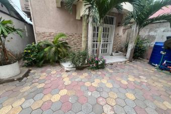  Quand loccasion frappe  la porte seuls les visionnaires savent la saisir.     VENTE URGENTE DUNE NOUVELLE CONSTRUCTION MODERNE  NGALIEMA  MAZAL ROUTE CPA   