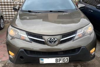  TOYOTA NEW RAV4 2015  COULEUR DORIGINE  AUTOMATIQUE  4CYLINDRES  ESSENCE  KILOMTRAGE  32.106 km AVEC TRACTION 4x4  FULL OPTIONS INTRIEUR CUIR TRS PROPRE  CAMERA DE RECULE