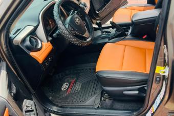  TOYOTA NEW RAV4 2015  COULEUR DORIGINE  AUTOMATIQUE  4CYLINDRES  ESSENCE  KILOMTRAGE  32.106 km AVEC TRACTION 4x4  FULL OPTIONS INTRIEUR CUIR TRS PROPRE  CAMERA DE RECULE