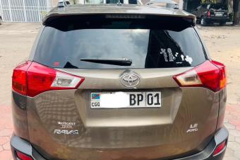  TOYOTA NEW RAV4 2015  COULEUR DORIGINE  AUTOMATIQUE  4CYLINDRES  ESSENCE  KILOMTRAGE  32.106 km AVEC TRACTION 4x4  FULL OPTIONS INTRIEUR CUIR TRS PROPRE  CAMERA DE RECULE