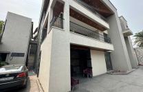  Vente dune jolie Villa GOMBE SAFRICAS  Prix: 4.200.000$   Dimension : 1800M2  avec une surface bâtie 1.200m2  Composition:   5 chambres spacieuses et 5 salles de bains … mediacongo