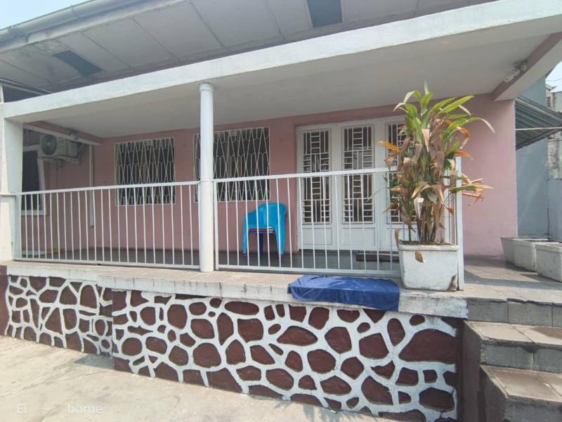 Parcelle a vendre dans la commune de Lemba camp riche 