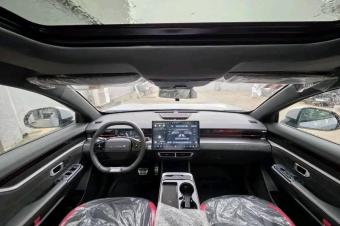 Jetour 2024 Automatique essence  Fable kilomtrage 380km  5ans de guarantie 38.500 dernier prix Fulls options  Toit ouvrant lectrique et panoramique  Mini frigo Traction lectr