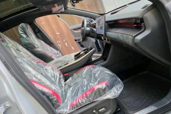Jetour 2024 Automatique essence  Fable kilomtrage 380km  5ans de guarantie 38.500 dernier prix Fulls options  Toit ouvrant lectrique et panoramique  Mini frigo Traction lectr