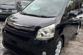 TOYOTA NOHA SANS PLAQUE A VENDRE 