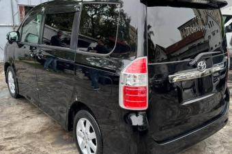 TOYOTA NOHA SANS PLAQUE A VENDRE 