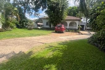 Villa de 40m60  vendre  ma campagne 1700000 dollars  discuter possibilit de morceller les dtails en bas
