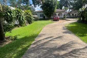 Villa de 40m60  vendre  ma campagne 1700000 dollars  discuter possibilit de morceller les dtails en bas
