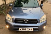 TOYOTA NEW RAV4 A VENDRE A KINSHASA  automobile_motos_velos_engins_et_pieces