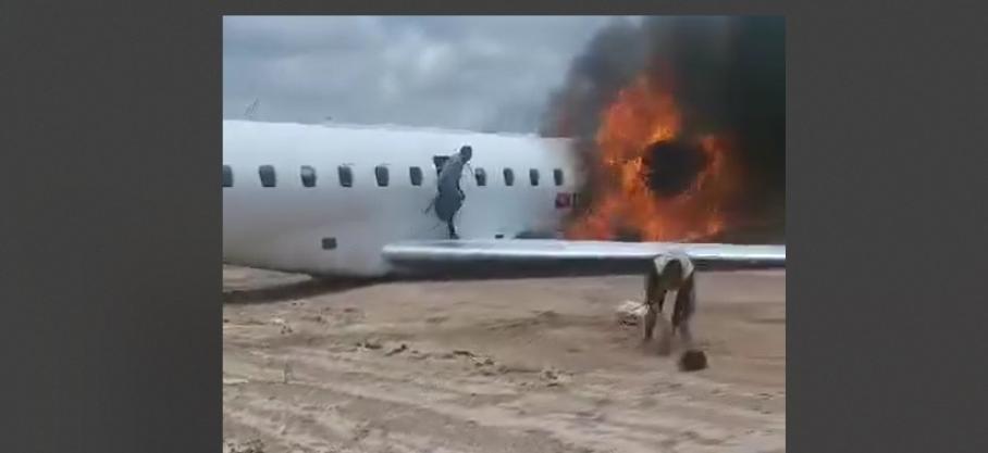 Urgent : Crash d'un avion à l'aéroport de Kolwezi. C'était la délégation du ministre des Mines qui venait d'atterrir au Lualaba. Tous les membres de la délégation sont sortis et l'avion a pris feu