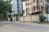 GS13-IMMO SARL; met à votre disposition, la vente de toute cette vaste parcelle, C/Gombe, Réf : Ministère de la Défense. Surface: 2.300Mètres carrés. Prix: 3.500.000$ à discuter. mediacongo