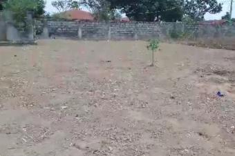 GS13IMMO SARL met  votre disposition la vente de cette trs grande parcelle Av Mulundu CBasoko. Bandundu. Bel emplacement. Dimension 5060M Prix 330.000  discuter.  vous
