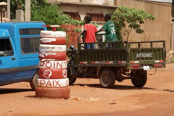 Jai mis devant toi la vie et la mort la bndiction et la maldiction. Choisis la vie afin de vivre toi et ta descendance. Deuteronome 30.19   
