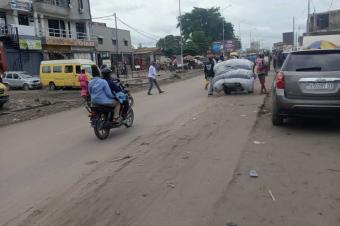 Parcelle Commerciale sur Macadam  Vendre  Quartier 6 Ndjili 