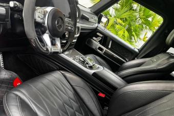 Mercedes benz AMG 2025 sans plaque essence volant normal  prix 200.000  discuter lgrement  localisation appel 