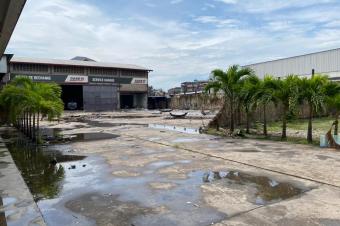 Concession 9 Portes  3 Entrepts en Location  Limete