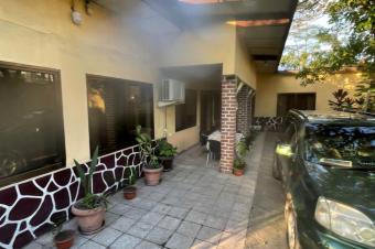 VILLA A VENDRE A LA DEUXIME RUE RSIDENTIELLE DE LIMETE 