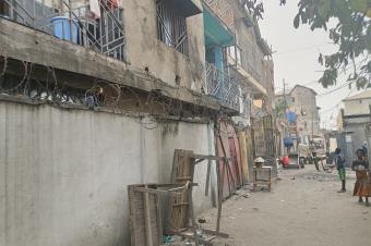 GS13IMMO SARL met  votre disposition la vente de cette parcelle disposant dun immeuble R3 CBandal. Rf Police dInga. Dimension 1520M. Prix 270.000  discuter.  vous.