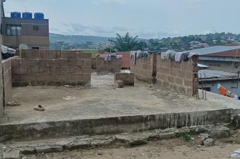 GS13IMMO SARL met  votre disposition la vente d cette parcelle disposant d maisons. CMontngafula. Rf Lglise Sainte Rita Dimension 1020M. Prix 75.000  discuter. vous