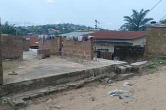 GS13IMMO SARL met  votre disposition la vente d cette parcelle disposant d maisons. CMontngafula. Rf Lglise Sainte Rita Dimension 1020M. Prix 75.000  discuter. vous