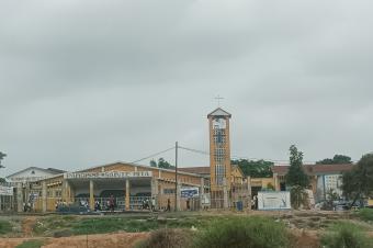 GS13IMMO SARL met  votre disposition la vente d cette parcelle disposant d maisons. CMontngafula. Rf Lglise Sainte Rita Dimension 1020M. Prix 75.000  discuter. vous