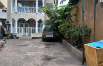 Parcelle avec 2 Immeubles R+2 – Revenu 4.500$/mois – Limete proche du Boulevard Lumumba  mediacongo