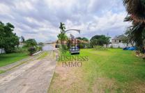 G-BUSINESS IMMO VOUS PRÉSENTE EN EXCLUSIVITÉ UNE SUPERBE VILLA DE ± 2.500 M² SITUÉE AU CŒUR DE MACAMPAGNE, NGALIEMA. UNE OPPORTUNITÉ RARE DANS UN QUARTIER CALME, VERDOYANT  mediacongo