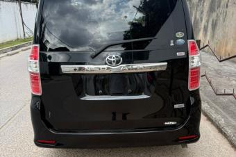 TOYOTA NOHA A VENDRE GA KINSHASA 