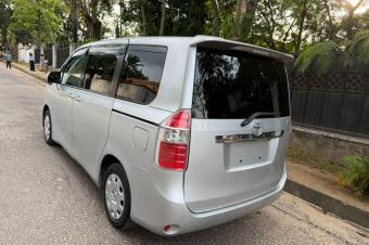 TOYOTA NOHA 3 SANS PLAQUE