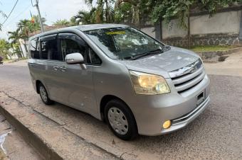 TOYOTA NOHA 3 SANS PLAQUE