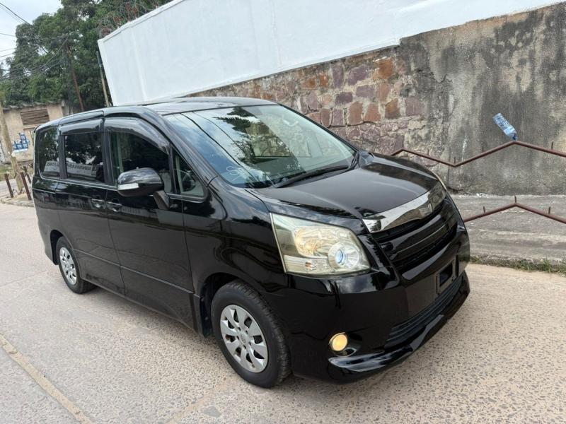 TOYOTA NOHA 3 A VENDRE A KINSHASA 