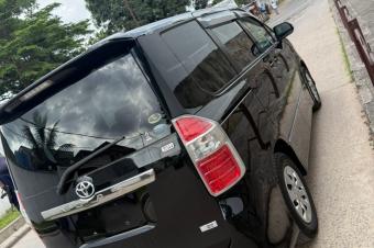 TOYOTA NOHA 3 A VENDRE A KINSHASA 
