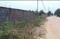 GS13-IMMO SARL; met à votre disposition la vente de cette très grande parcelle, Av Mulundu, C/Basoko. Bandundu. Bel emplacement. Dimension: 50/60M Prix: 330.000$ à discuter. À vous mediacongo