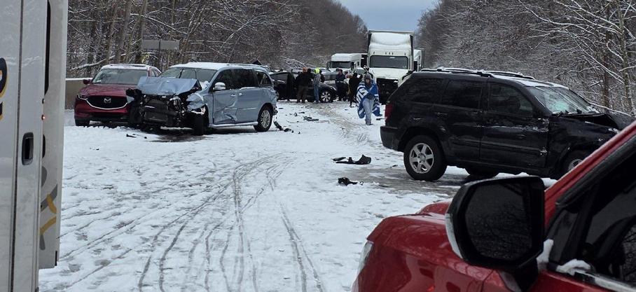 Neige et verglas sur l’autoroute en Inde : 45 voitures au tapis, le trafic bloqué pendant 6h
