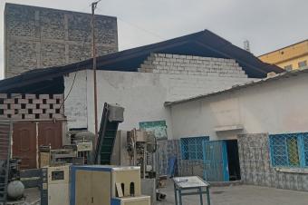 GS13IMMO SARL met  votre disposition la vente d cette concession disposant deux grands entrepts CLimete Inds 2 Rue. Surface 1.205mtres carrs. Prix 1.500.000  discut.