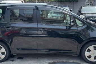 Toyota ractis sans plaque 2010 essence automatique 4cylinder kilomtrage 8000 prix 6500 a discuter