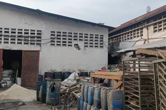 AGK IMMO met  votre disposition la vente d cette concession disposant 2grands entrepts CLimete Inds 2 Rue. Surface 1.205mtres carrs. Prix 1.500.000  discuter.  vous.
