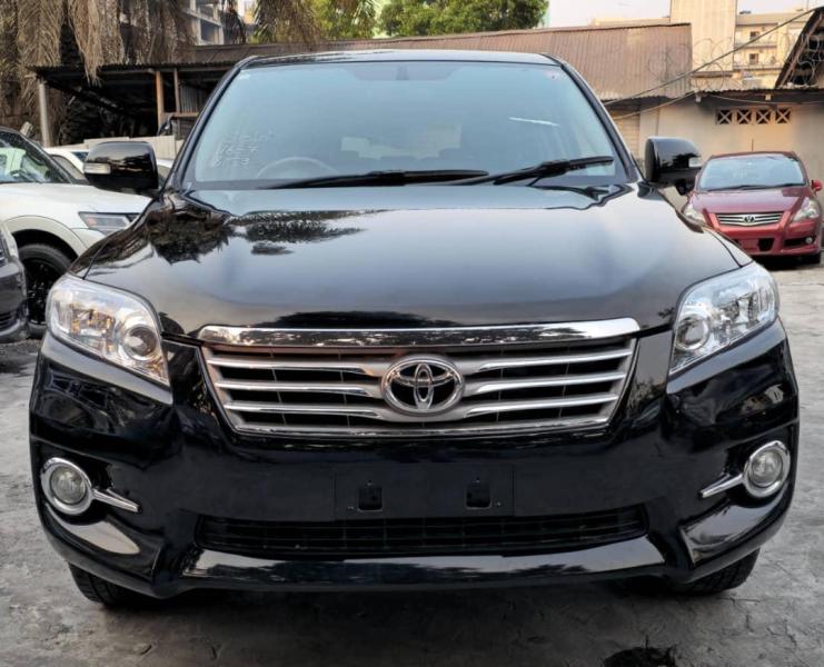 TOYOTA VANGUARD 3 BANQUETTES A VENDRE 