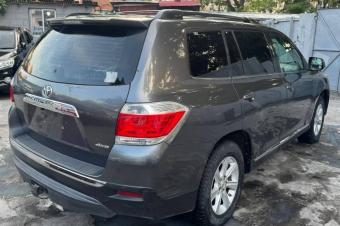 TOYOTA HIGHLANDER A VENDRE A KINSHASA 