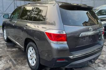 TOYOTA HIGHLANDER A VENDRE A KINSHASA 