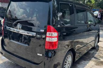 TOYOTA NOHA A VENDRE A KINSHASA 