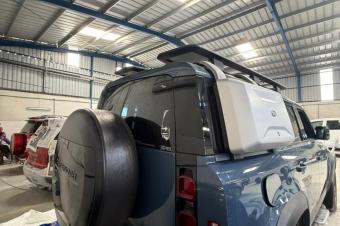 LAND ROVER DEFENDER 