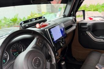 Jeep wrangler 2018  Full options  Volant gauche  Automatique  Moteur impeccable   Prix  20.000  discut lgrement  Besoin dargent  Localisation appel   Offre directe