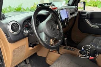 Jeep wrangler 2018  Full options  Volant gauche  Automatique  Moteur impeccable   Prix  20.000  discut lgrement  Besoin dargent  Localisation appel   Offre directe