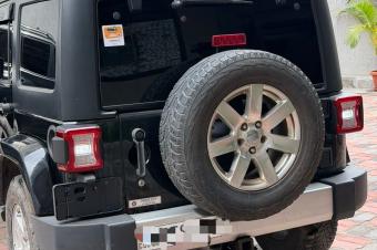 Jeep wrangler 2018  Full options  Volant gauche  Automatique  Moteur impeccable   Prix  20.000  discut lgrement  Besoin dargent  Localisation appel   Offre directe