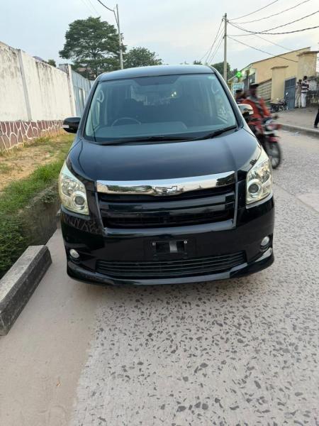 TOYOTA NOHA A VENDRE A KINSHASA 